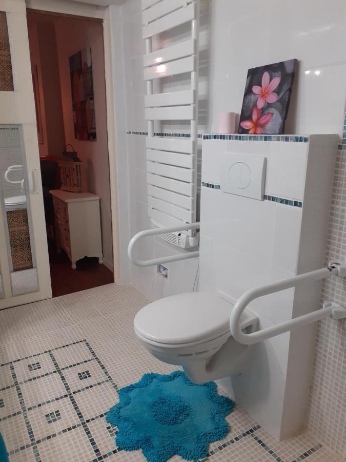 7042Douce Nuit Hotel Saint-Germain-Laval  Екстериор снимка