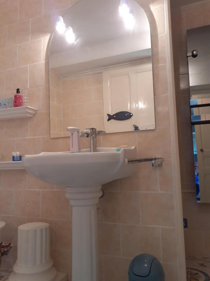 7042Douce Nuit Hotel Saint-Germain-Laval  Екстериор снимка