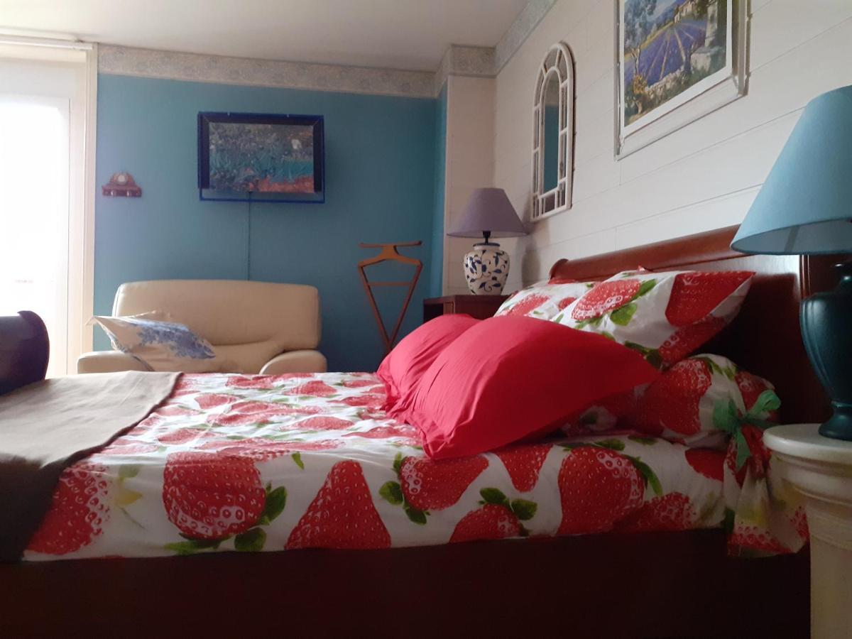 7042Douce Nuit Hotel Saint-Germain-Laval  Екстериор снимка