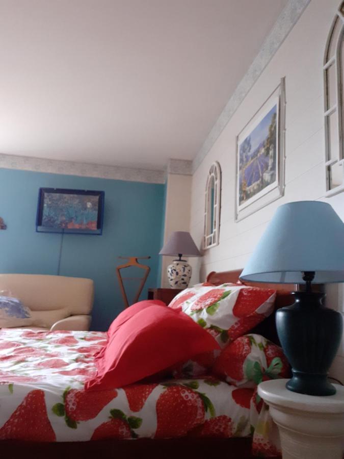 7042Douce Nuit Hotel Saint-Germain-Laval  Екстериор снимка