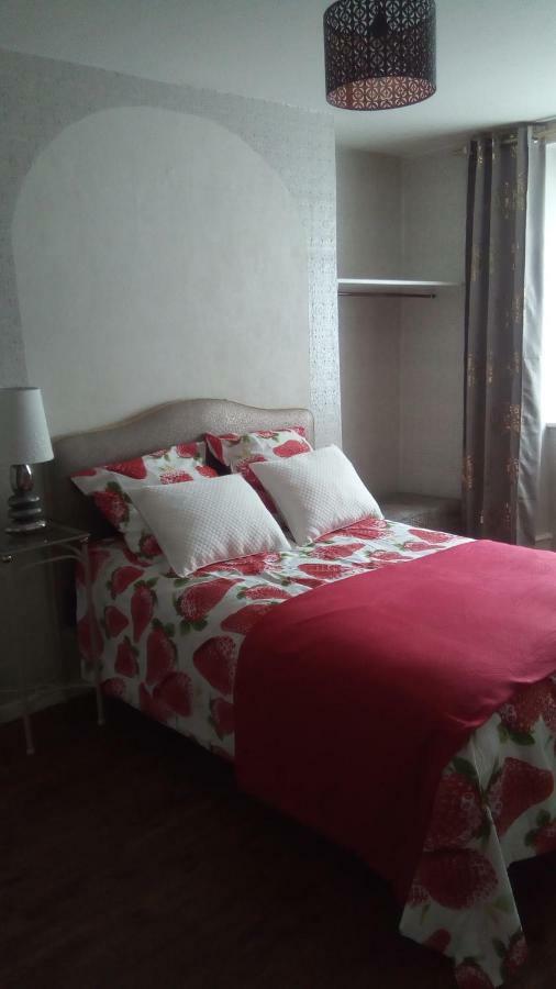 7042Douce Nuit Hotel Saint-Germain-Laval  Екстериор снимка